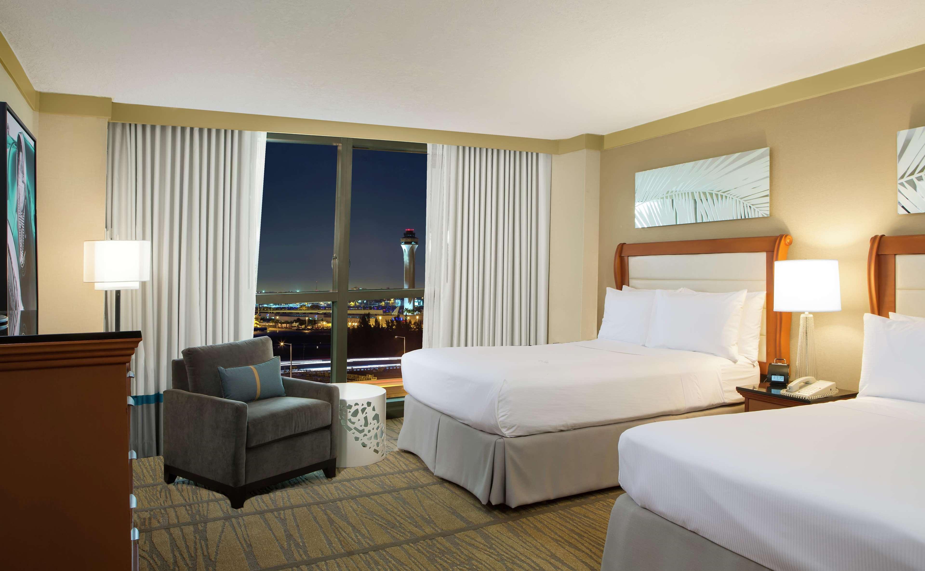 Doubletree By Hilton Hotel Miami Airport & Convention Center Майами-Спрингс Экстерьер фото