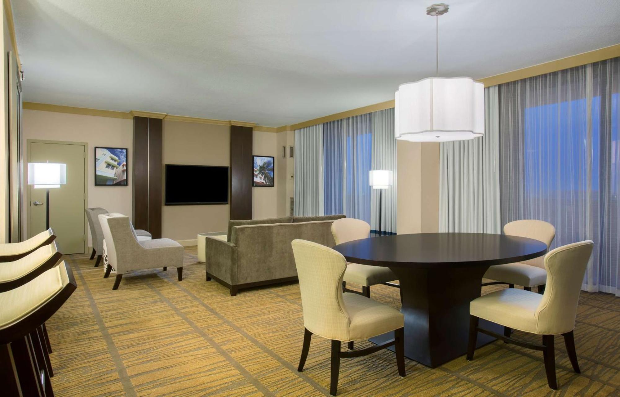 Doubletree By Hilton Hotel Miami Airport & Convention Center Майами-Спрингс Экстерьер фото